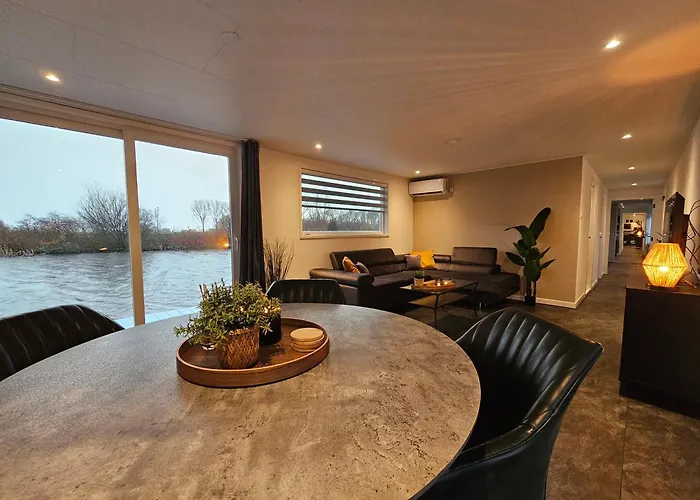 Luxe Woonboot In De Natuur Evt Met Console Bootje!