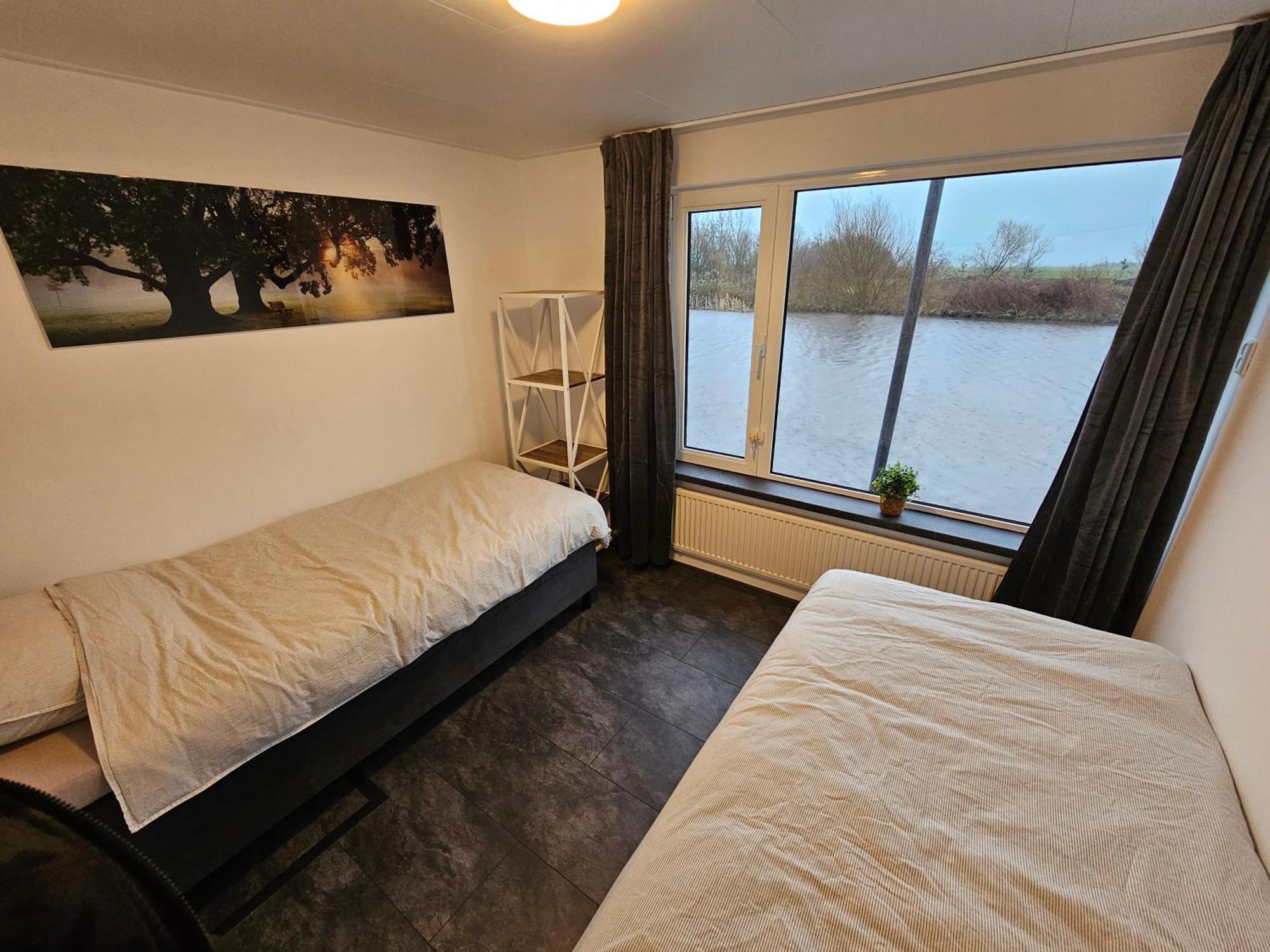 Botel Luxe Woonboot In De Evt Met Console Bootje! *