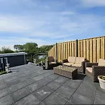 Luxe Woonboot In De Natuur Evt Met Console Bootje!