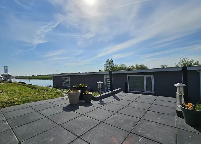 Luxe Woonboot In De Natuur Evt Met Console Bootje!