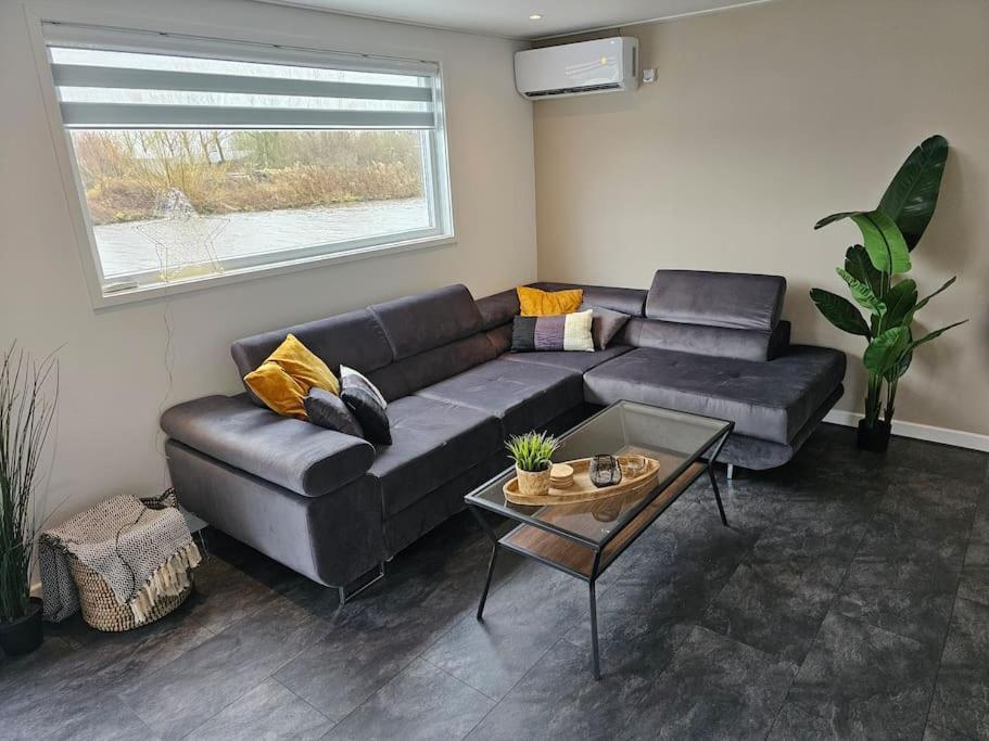 Luxe Woonboot In De Evt Met Console Bootje! *