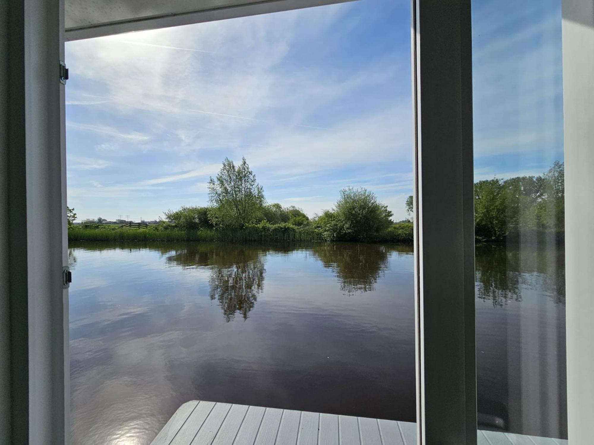 Luxe Woonboot In De Evt Met Console Bootje! Leeuwarden