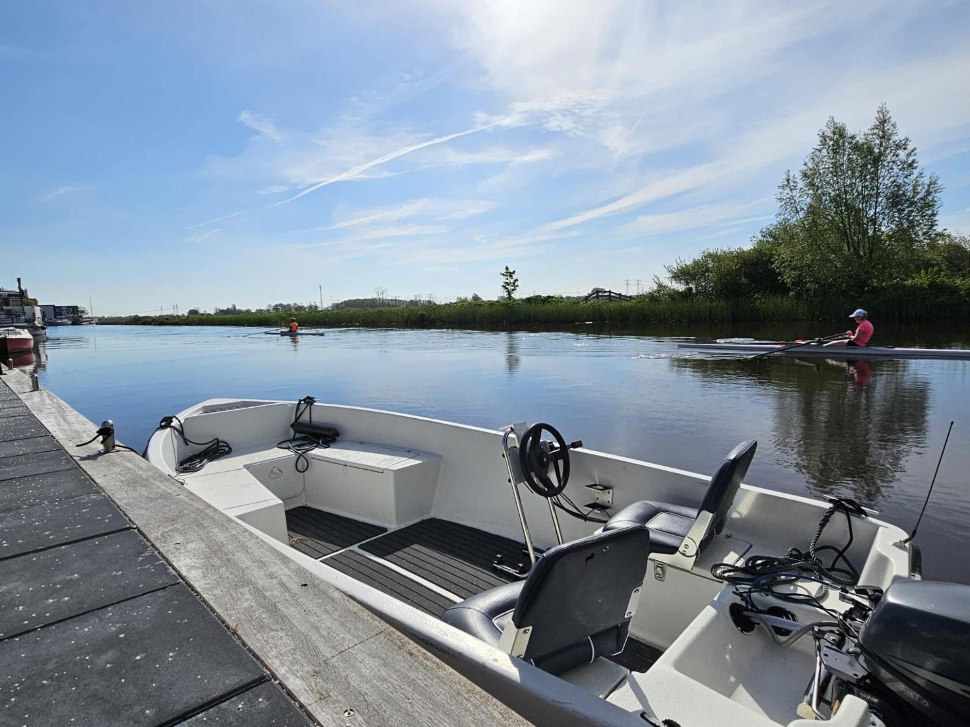 Luxe Woonboot In De Evt Met Console Bootje! Botel Leeuwarden